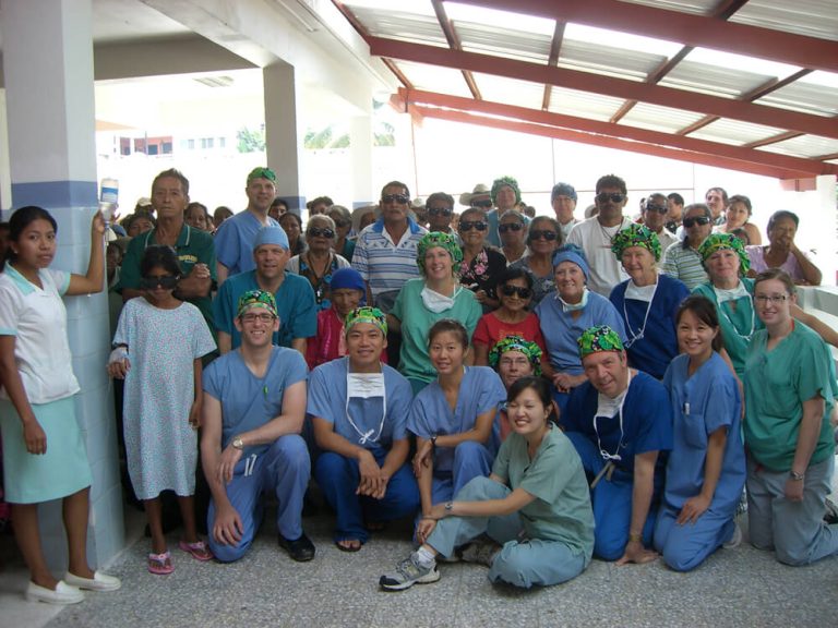 Group photo of Dr. Landmann, Medical volunteers and patients in Guatemala for a free cataract surgery.